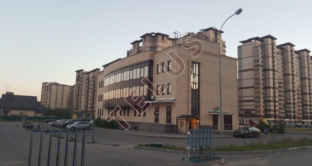 Отдельно стоящее трёхэтажное здание с подвалом в городе Одинцово Московской области.Земельный участок в собственности.Це...