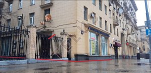 Торговое помещение на первой линии домов по Кутузовскому проспекту, раньше был Банк. Первый этаж 198.2 метра потолки 4.5...