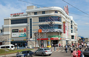 На продажу предлагается современный торговый центр в городе Коломна. В непосредственной близости от центрального вокзала и исторической части города. Высокий пешеходный и автомобильный траффик. Общая площадь строения 20 500 кв.м. из которых арендопри...