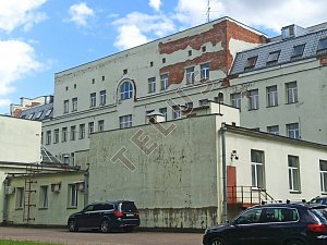 Здание на севере Москвы.  четыре этажа. стены кирпичные перекрытия железобетонные. Все городские коммуникации. Потолки 3.5 мтра. и 4 метра. ...
