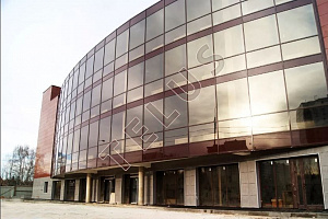 Торгово-офисный комплекс на первой линии Рублёво-Успенского шоссе. Здание со стеклянным фасадом площадью 3390 кв.м. Земе...