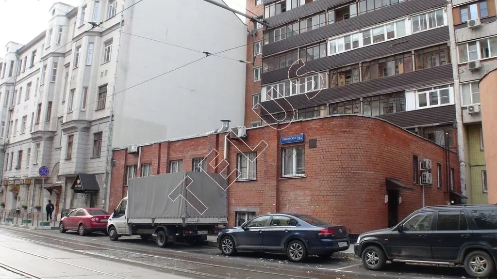 На продажу предлагается отдельно стоящее здание в районе станции метро Менделеевская.  далённость от метро не более...