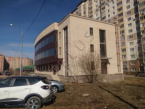 Отдельно стоящее трёхэтажное здание с подвалом в городе Одинцово Московской области. Земельный участок 431 м2 в собственности.Центральные коммуникации...