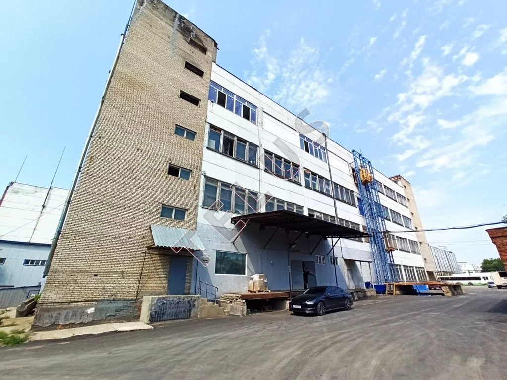 Производственно-складская база в городе Видное Московской области. Комплекс из четырёх зданий общей площадью 8...